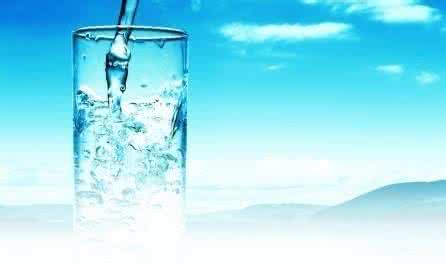 痛风患者为什么要少喝纯净水？