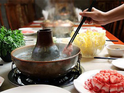 贵阳强直医院专家表示：夏季吃火锅要注意“三多两不”