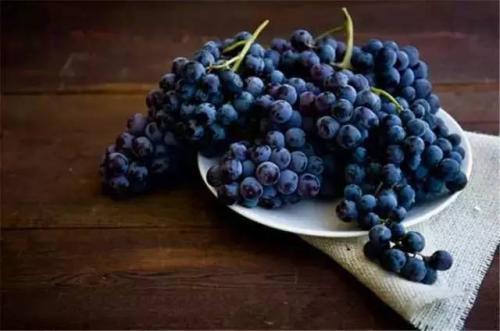 强直性脊柱炎患者在夏天吃点什么水果比较好呢？