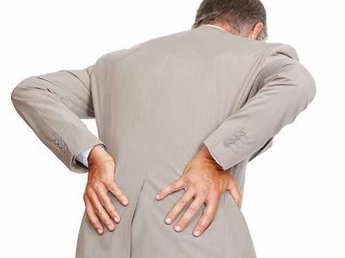 如果出现背痛了，请预防是否是强直性脊柱炎！