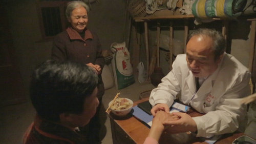 刘春勇主任毫不犹豫投入救助“风湿村”大部队,尽自己一份力 刘春勇主任毫不犹豫投入救助“风湿村”大部队,尽自己一份力