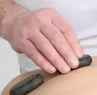 鲁业东医生告诉强直腰部疼痛，双骶髂关节疼痛怎么治疗的方法