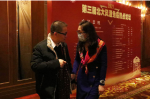 会议间歇我院名誉院长黄慈波教授与北京大学第一医院张卓莉教授交换学术观点、意见
